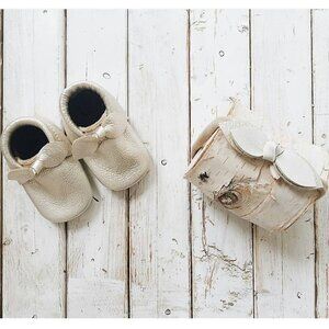 Petit Mod Leather Bow Tie Moccasins Pewter Silver